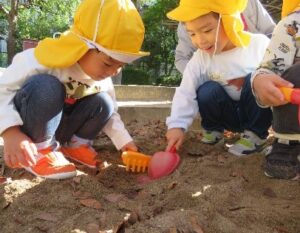 お芋掘りごっこをしたよ！